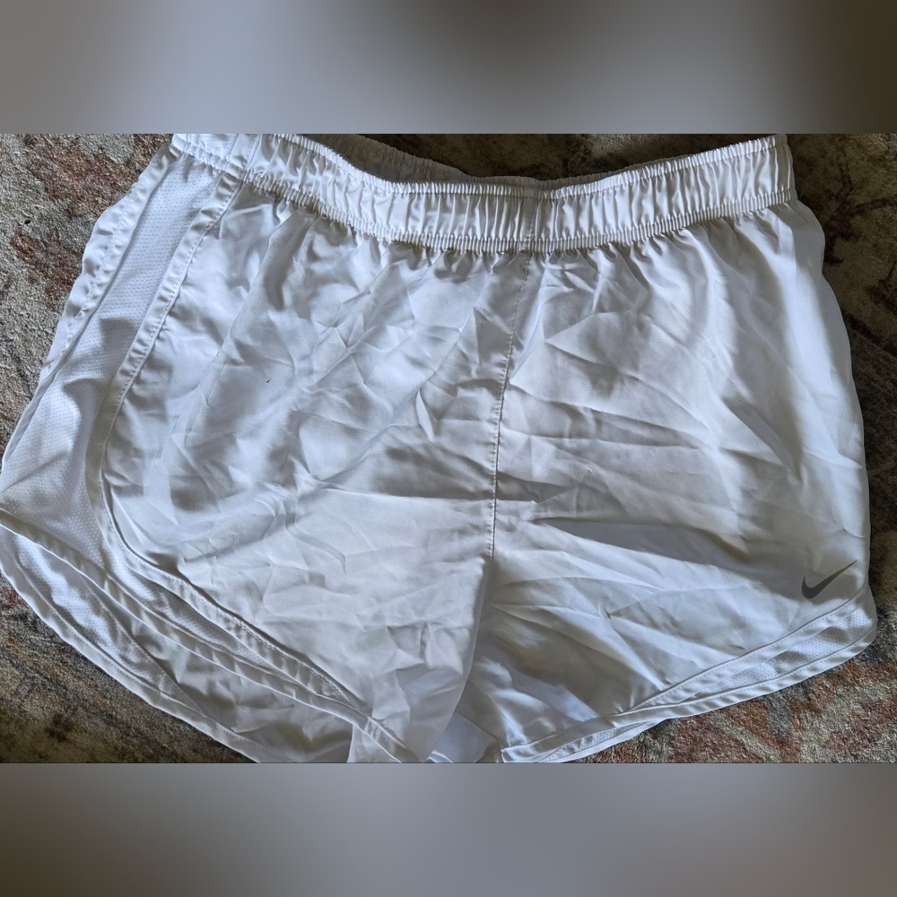 Nike Womens White Athletic Shorts Lightweight Elastic Waist Size Large